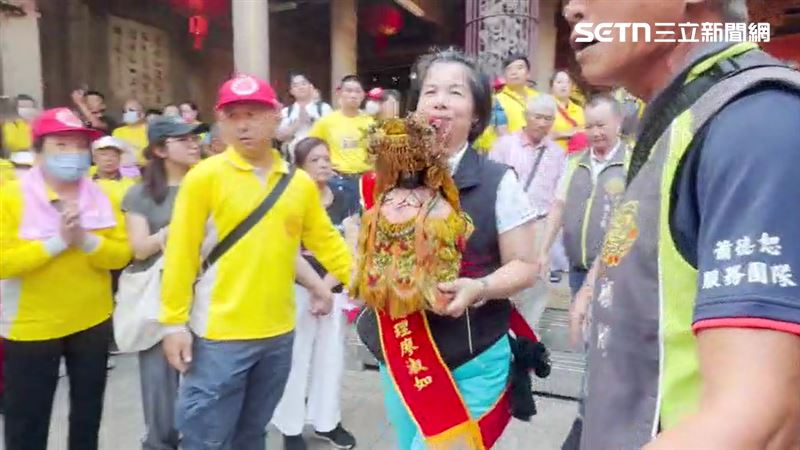 西螺吳厝朝興宮駐駕鹿港天后宮,重現神緣