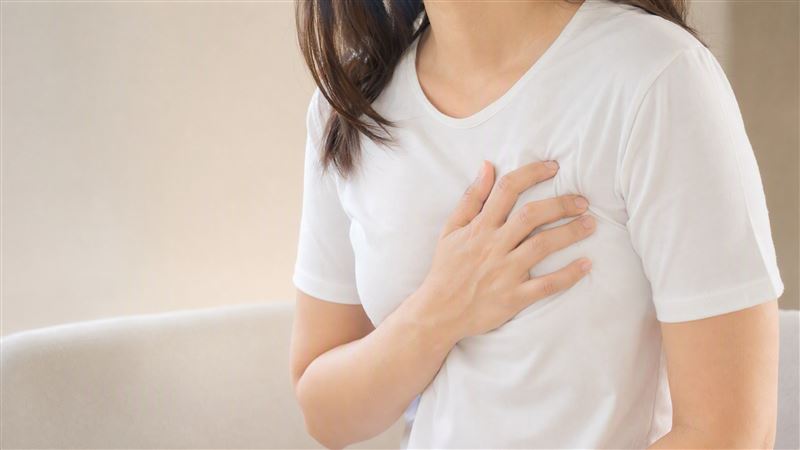 女子乳腺炎一直好不了,檢查才發現是極重度糖尿病造成的。(示意圖/AI生成)