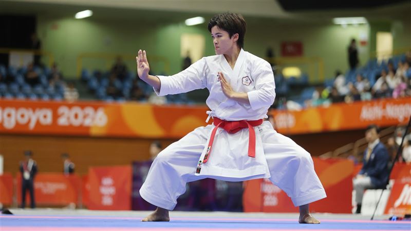 亞運空手道女子形代表隊簡慧萱對上伊朗選手法特梅・薩德吉・達斯塔克(Fatemeh Sadeghi Dastak),最終以4比1拿下銅牌。(圖/中華奧會提供)