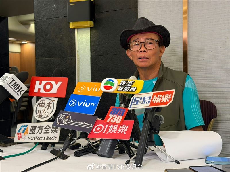 曾揚言要替母親辦「風光大葬」的長子梅啟明沒有現身火化現場。(圖/翻攝自微博)