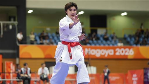 台灣空手道好手簡慧萱在銅牌戰以4：1擊敗世界排名第7的伊朗選手法特梅・薩德吉・達斯塔克（Fatemeh Sadeghi Dastak），替台灣進帳本屆亞運首面獎牌。（圖／中華奧會提供） 