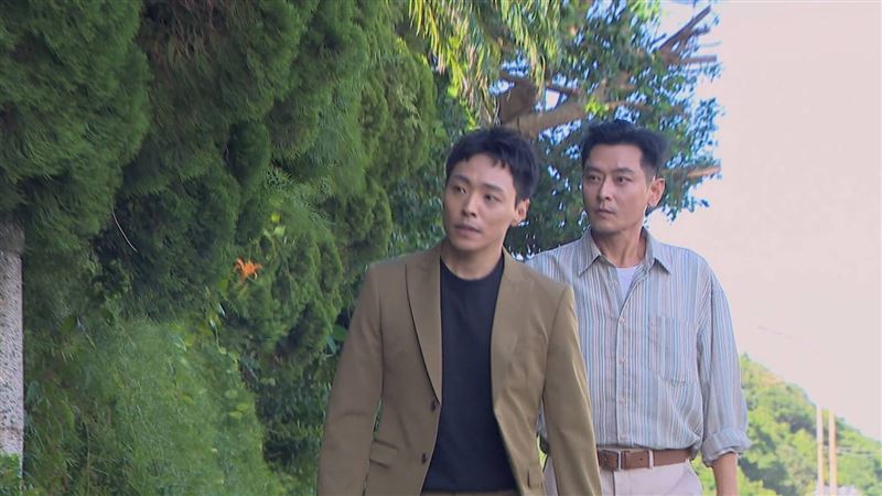 王上豪在《針線緣》飾演陳冠霖(右)的長子。(圖/三立提供)