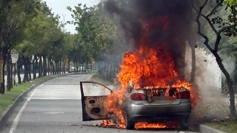 新／台中轎車陷火海！駕駛座上驚見1焦屍