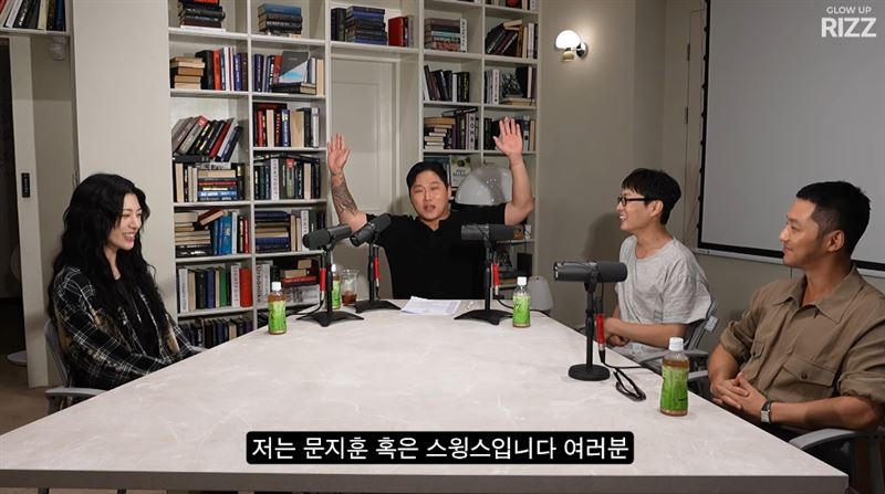 卞約漢（右一）昨（19）日作客YouTube頻道節目《에겐남 스윙스》。（圖／翻攝自YouTube-에겐남 스윙스頻道）
