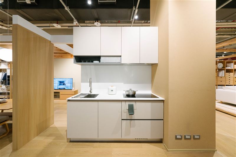 「MUJI RENOVATION空間改造企劃」現場展示移動收納、廚房及衛浴訂製家具,並提供日本原裝進口infill零件選購。(圖/品牌業者提供)