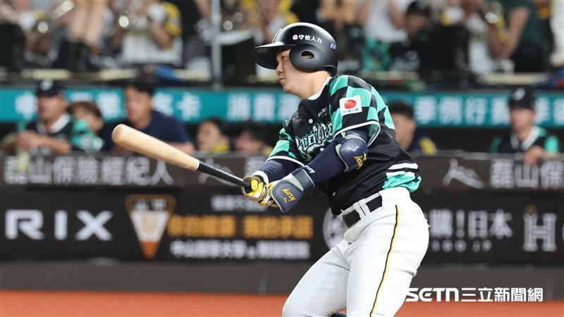 中職37年例行賽,中信兄弟游擊手江坤宇。(圖/記者劉彥池攝影)