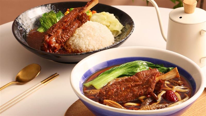 三商巧福推咖啡豬棒麵飯！再把牛丼變刈包