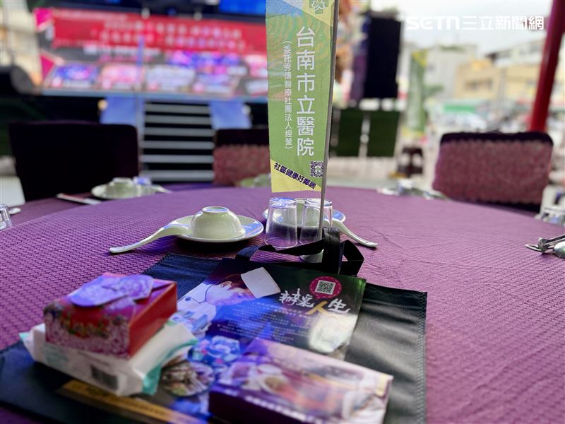 懷舊辦桌喚醒老記憶!南市醫推失智友善社區 歸仁席開23桌(圖/台南市立醫院提供)