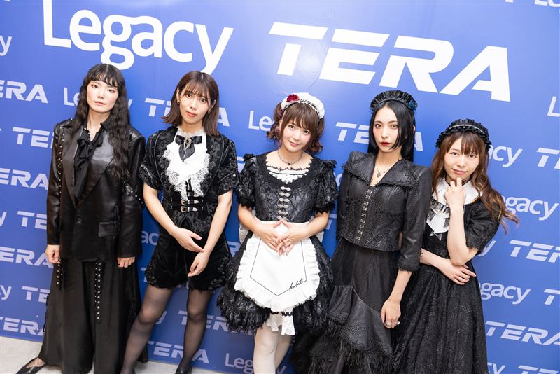 日本女子搖滾樂團BAND-MAID,成員MISA(左起)、廣瀬茜 AKANE、小鳩ミク、彩姫 SAIKI、遠乃歌波 KANAMI。(圖/Welcome Music提供)