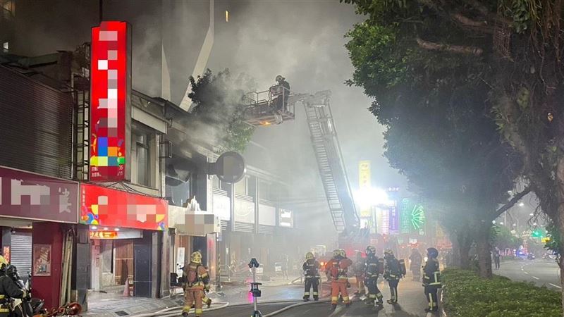 三重燒肉店大火 民眾跳2樓逃命釀9傷