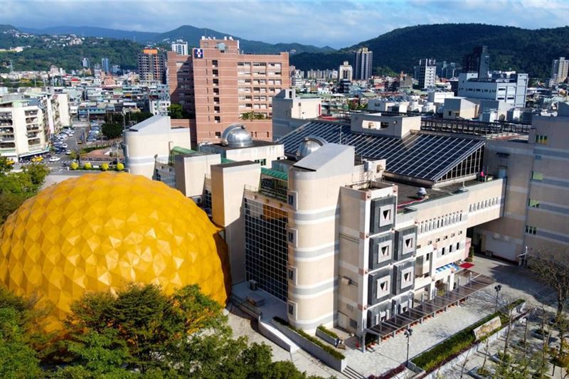 北市天文館宇宙探險發生異常冒煙,多人送醫。(圖/翻攝天文館)