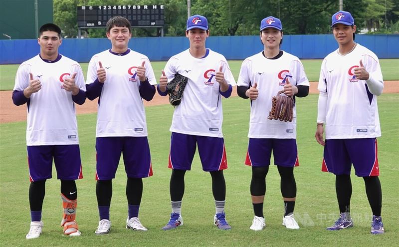 2026年名古屋亞運棒球項目台灣隊日前集訓,中華職棒5名球員張翔(左起)、劉基鴻、陳晨威、朱迦恩及黃韋盛報到
