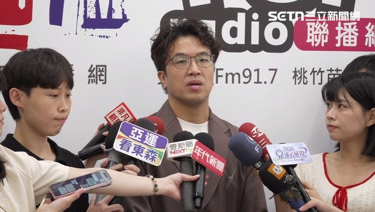 沈伯洋呼籲,不要出征、不要洗Google評論,也不要造謠,人身攻擊、物理攻擊(圖/翻攝畫面)