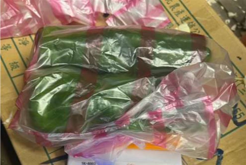 台北市衛生局針對中秋應景食品進行抽驗,發現有2件豆干防腐劑超標、1件青椒農藥超標、1件甜椒農藥超標。(圖/台北市衛生局提供)