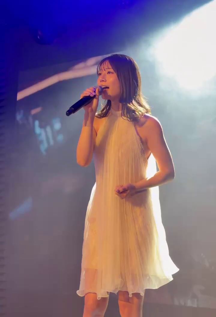 河北彩花展現不同於成人片形象,展現超強歌唱實力。(圖/讀者提供)