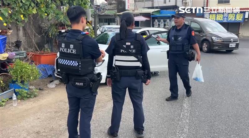 台南狂男拒檢「連撞2警車」!警朝車身狂轟14槍逮人,初篩毒駕。(圖/翻攝畫面)