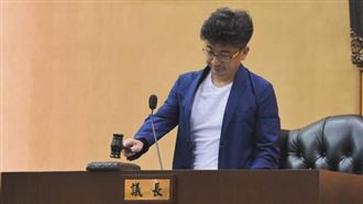謝典霖餐會還送洋酒蛋黃酥　四叉貓轟藍白