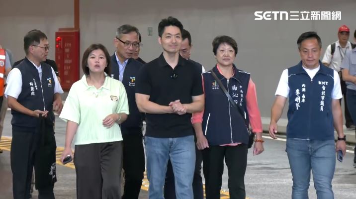 蔣萬安前往視察生技隧道暨生技路通車前道路交通系統。(圖/翻攝畫面)