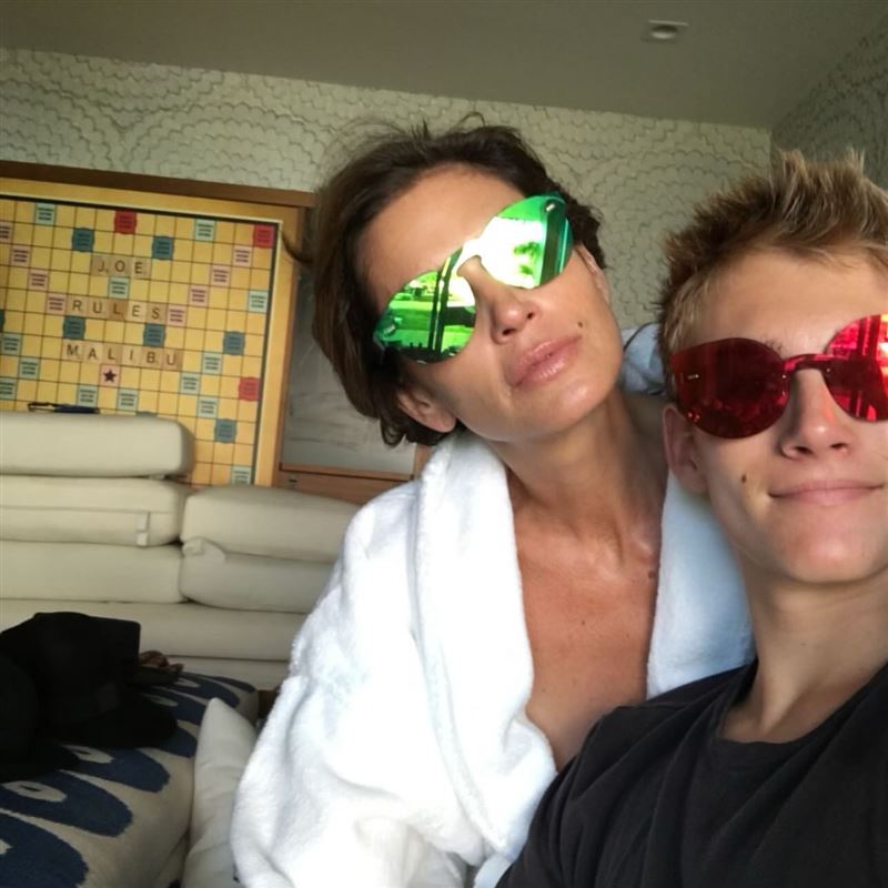 Presley Gerber（右）生前曾在Cindy Crawford生日時發文慶祝。（圖／翻攝自IG @presleygerber）