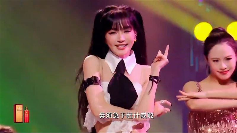 謝金燕捲假唱風波 沒拿麥克風照樣有歌聲