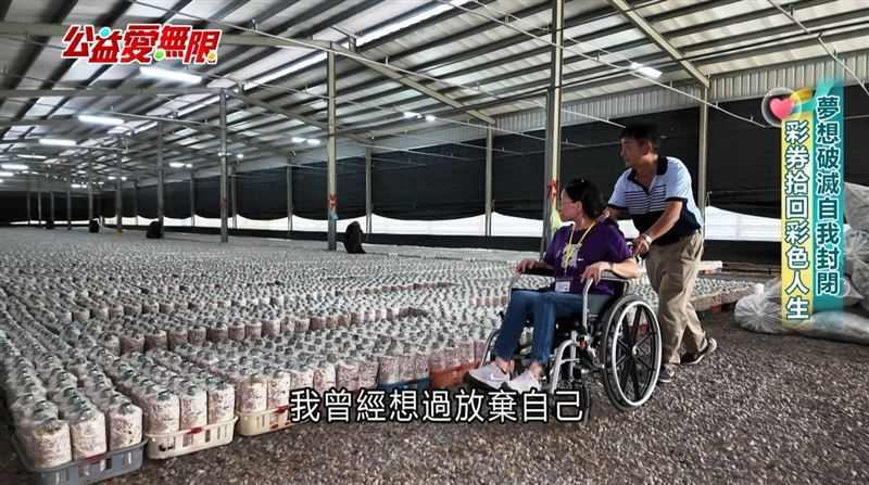 面對漫長艱辛的復健，全家人無怨無悔，每天陪著她在埔里跟台中之間來回奔波。（圖／擷自三立新聞YT）