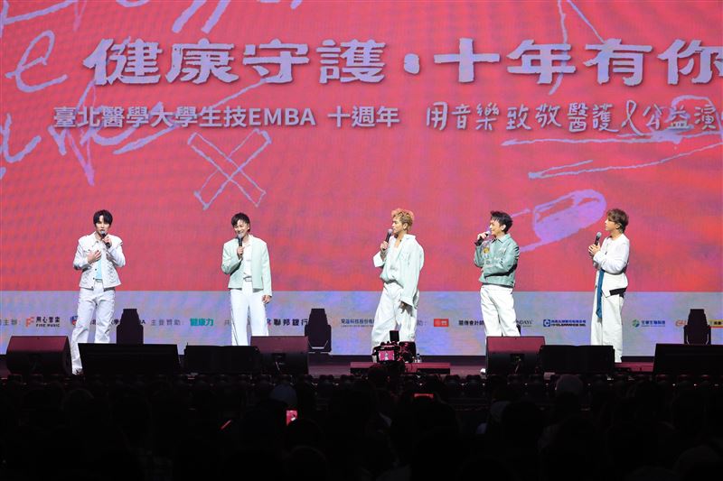 Energy、丁噹無酬獻唱！4千醫護驚喜感動，幕後推手曝光是健康力董事長黃千芬。（圖／相信音樂提供）