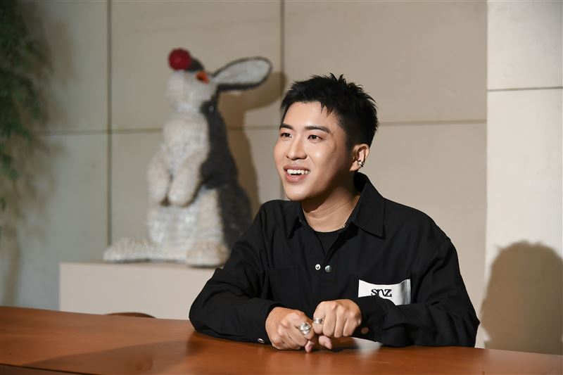 內克(吳宇軒)多次獲得廣播金鐘獎肯定。(圖/三立提供)