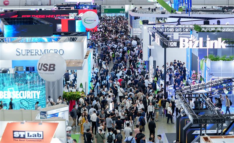 COMPUTEX 2027宣佈自9月21日起開放線上登錄,並因應全球AI資料中心建置潮新增能源基礎設施區。研調預估2027年全球AI支出將上看3.63兆美元。(圖/電腦公會提供)