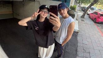 洪詩甜曬新手機放閃　李運慶寵妻行徑曝光