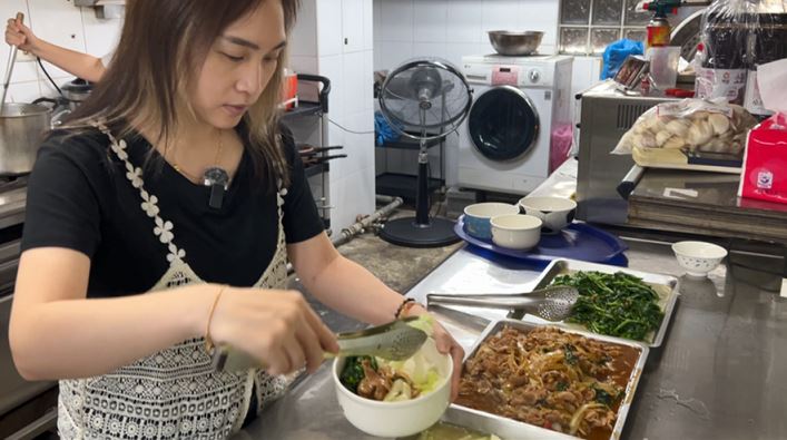 486團購聘請專任廚師每天為員工現煮午餐,並免費供應。(圖/486團購提供)