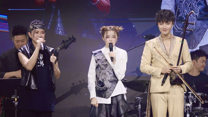 張芸京(左起)與王瞳在朱芸編演奏會合體。(圖/555無限使命提供)