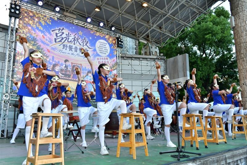 莒光打擊樂團萬馬奔騰磅礡開場。(圖/板橋莒光國小提供)