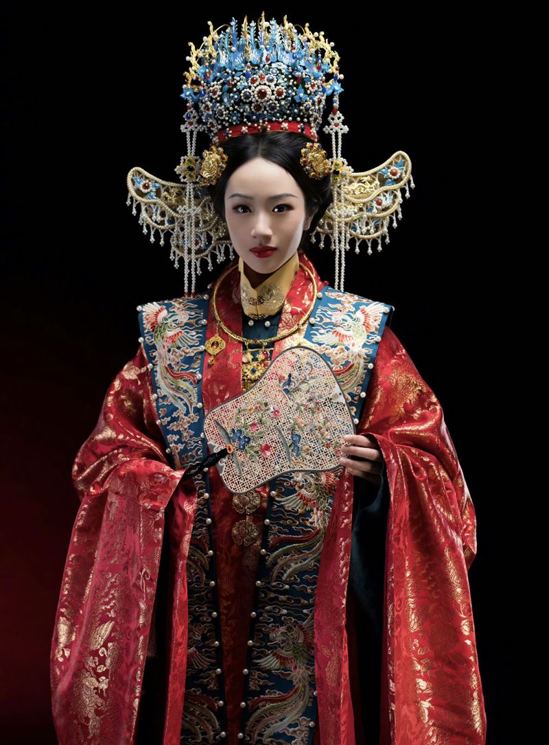 吳尊女兒為了拍攝海報而穿上婚服。(圖/翻攝自微博)