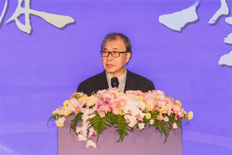 教育部今(22)日舉辦115年師鐸獎、教育奉獻獎及資深優良教師表揚大會,教育部長鄭英耀致詞感謝全國老師的付出。(圖/教育部提供)