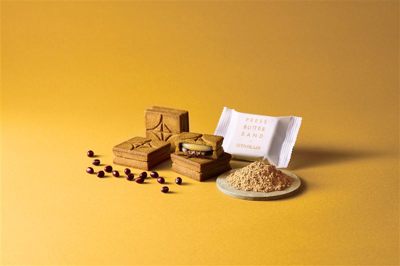 星宇航空與「PRESS BUTTER SAND」推出全新「紅豆＆黃豆粉」口味。（圖／星宇航空提供）