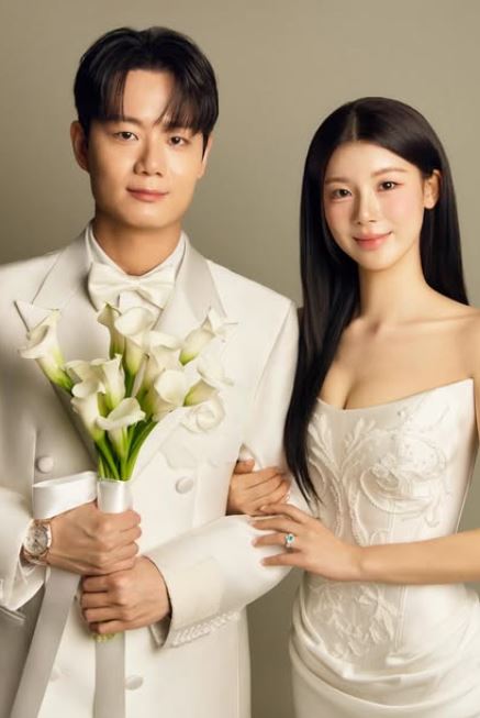 早在4月時，孔尚貞（右）便曾透過社群平台發布長文，透露自己將要結婚的消息。（圖／翻攝自IG @jeong_2._.x）
