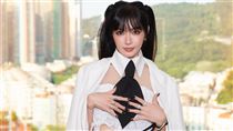 謝金燕中國演出沒麥　她伸手求助畫面流出