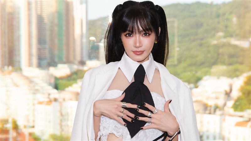 謝金燕中國演出沒麥　她伸手求助畫面流出