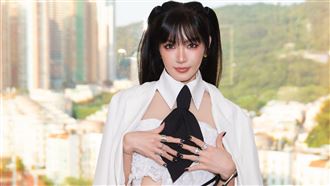 謝金燕中國演出沒麥　她伸手求助畫面流出