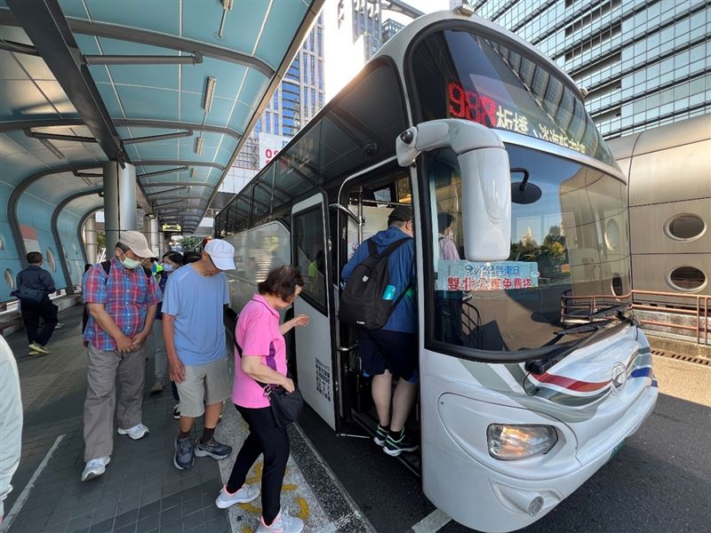 雙北公車響應世界無車日,今日免費搭乘。(圖/新北交通局提供)