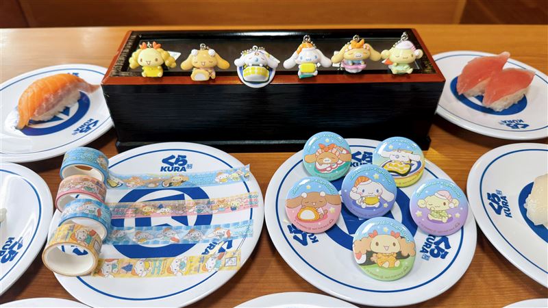 藏壽司推出6款立體吊飾、6款徽章及4款紙膠帶共16款限定扭蛋(圖/藏壽司提供)