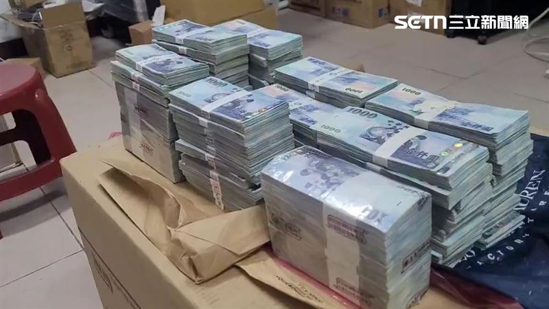國稅局高官索賄貪污！住處爽堆千萬現金磚