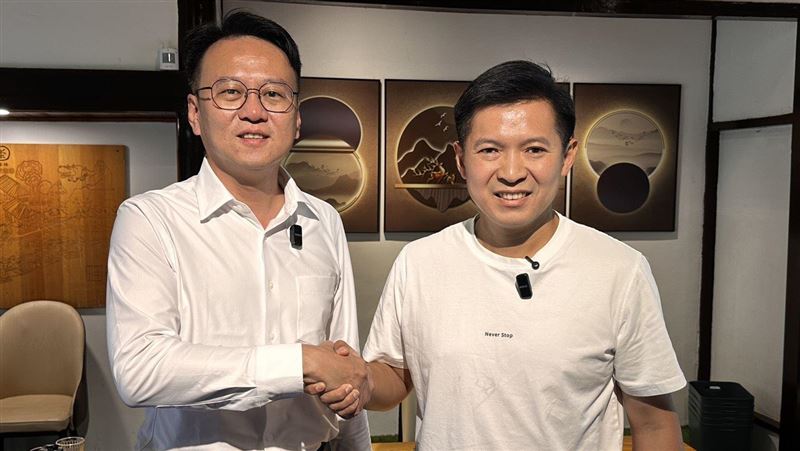 才遭國民黨撤銷黨籍　何志勇合體莊競程
