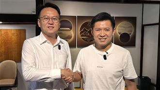 才遭國民黨撤銷黨籍　何志勇合體莊競程