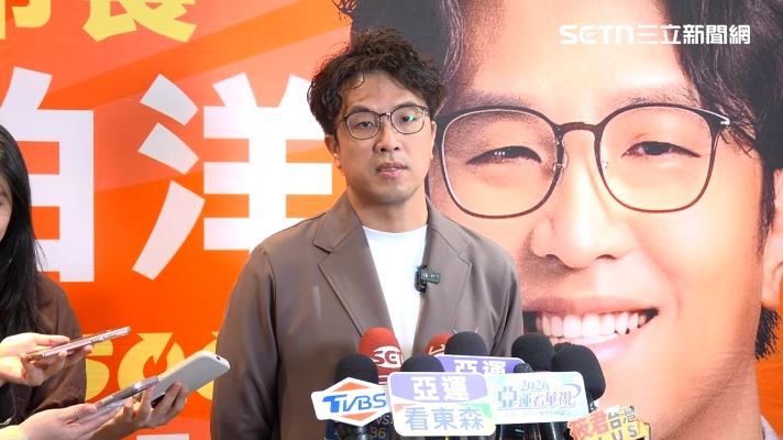 沈伯洋稍早表示，教育局應先聽家長講什麼，「要不要來現場直接反駁那三位出面的家長？」（圖／翻攝畫面）