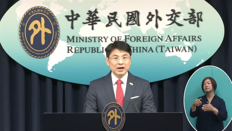 蕭光偉主持外交部例行記者會強調,台美保持良好的溝通,台美關係持續穩定深化(圖/翻攝自外交部YT)