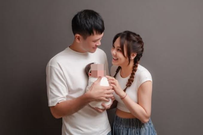 劉雨柔於2025年與職籃球星胡凱翔甜蜜完婚,並於同年7月迎來寶貝女兒誕生。(圖/翻攝自IG @lyvonne0526)