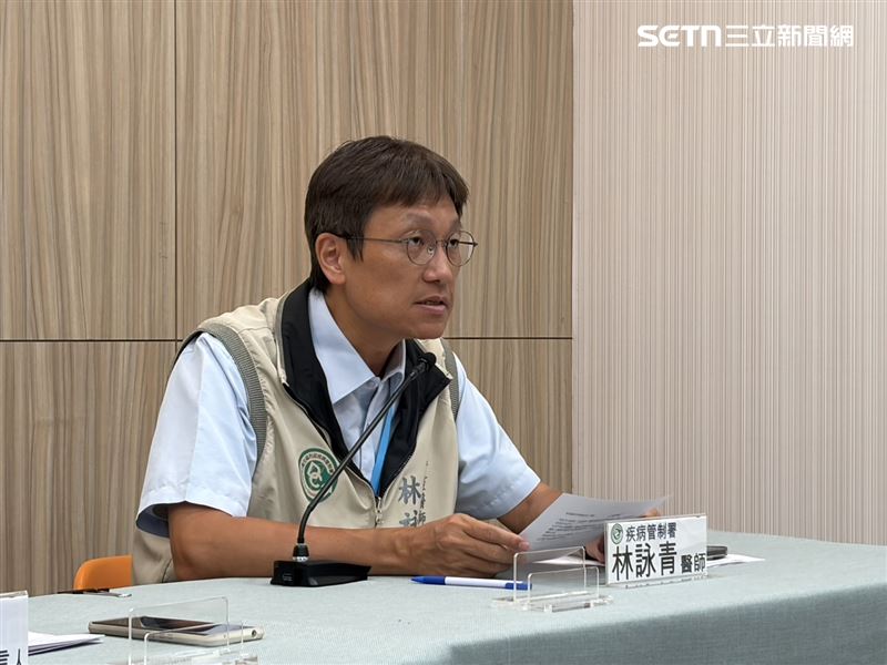 林詠青說明流感特殊死亡個案。（圖／記者簡浩正攝影）