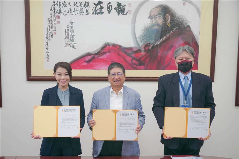 新竹縣市政府及新竹科學園區管理局,針對大新竹輕軌推動,達成「紅藍線整合、機廠共用、納入高鐵延伸線」共識。(圖/新竹市政府提供)