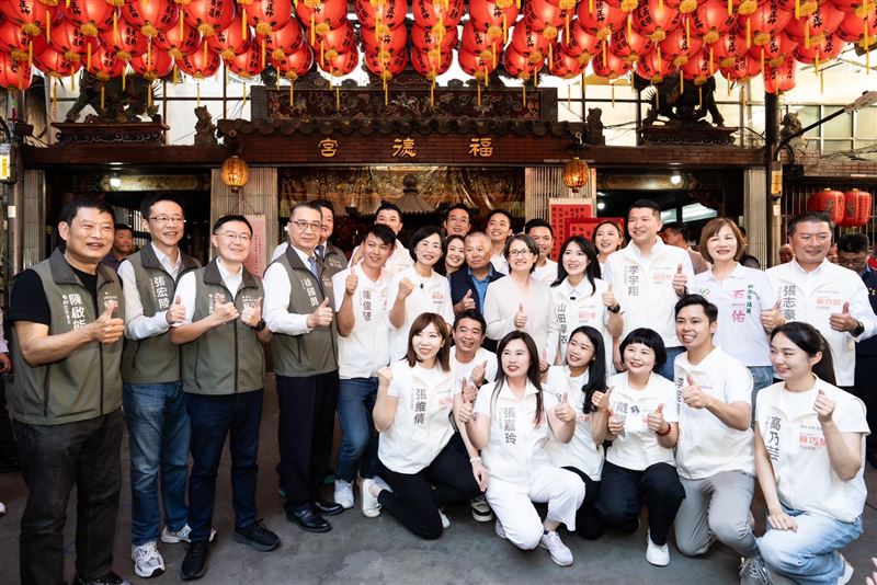 民進黨新北市長參選人蘇巧慧與副總統蕭美琴赴板橋後埔福德宮參香祈福(圖/蘇巧慧競辦提供)